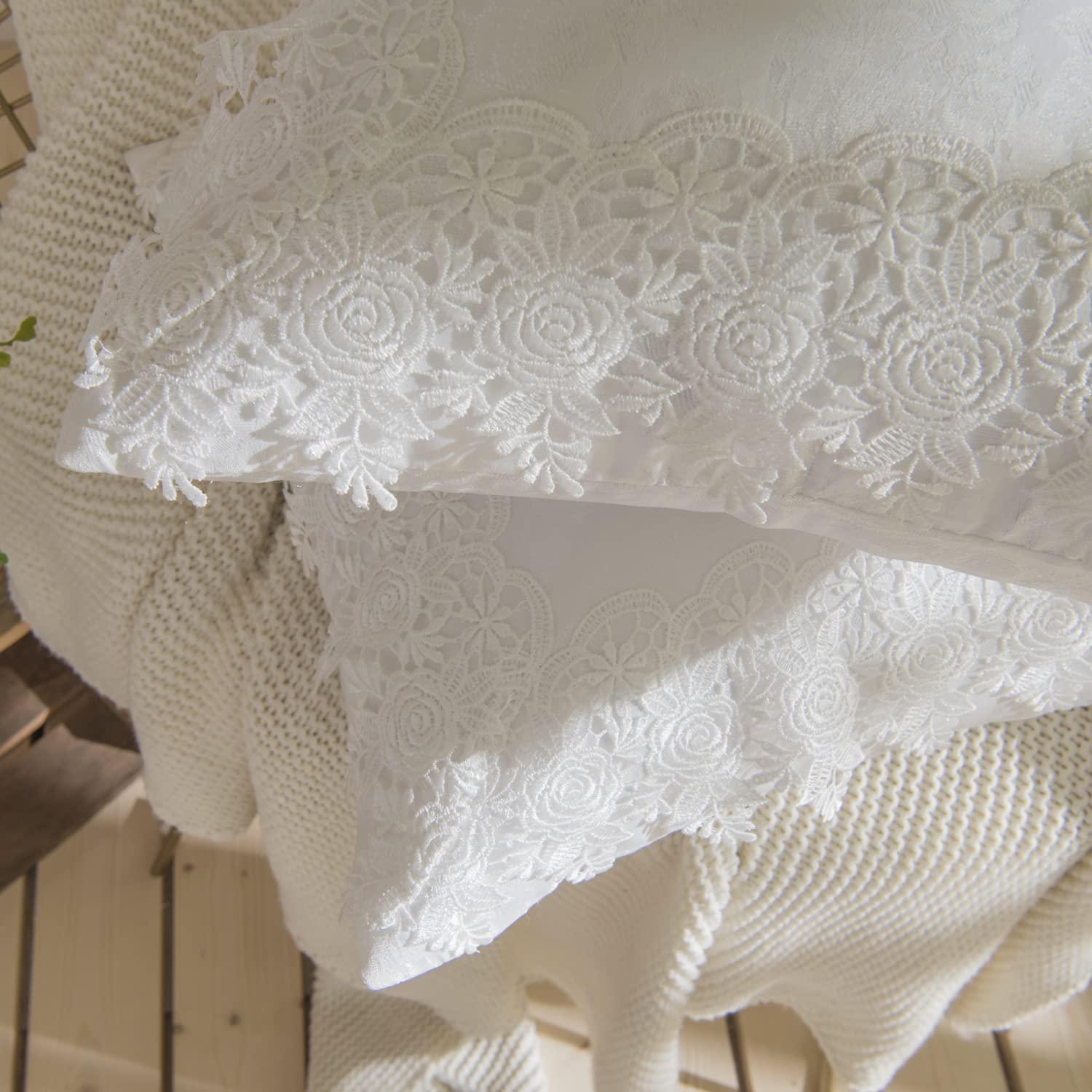 Federe per cuscini in jacquard, con ricamo francese a pizzo, decorative per divano e poltrona, design a volant, decorazione rustica per la casa, 45x45 cm, set di 2 (Jacquard bianco, 45x45 cm)