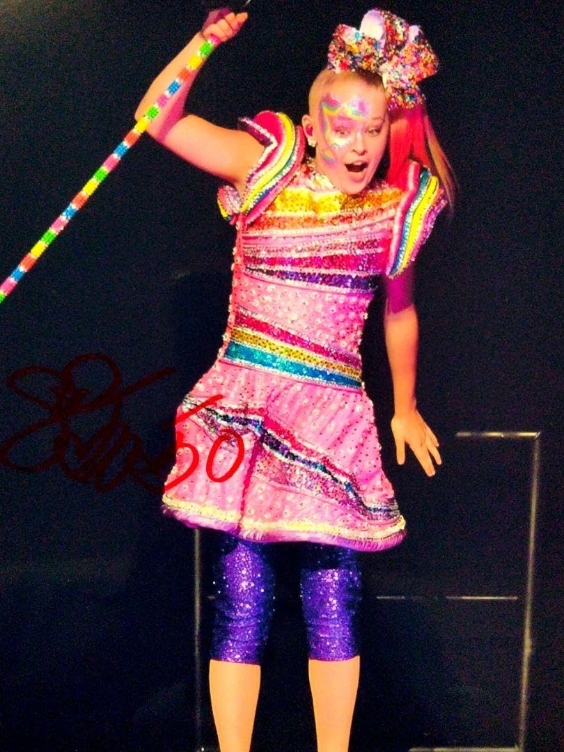ジョジョシワ直筆サイン入り超大型写真… Amazon.co.jp: ジョジョシワ直筆サイン入り写真…JoJo Siwa…ダンサー