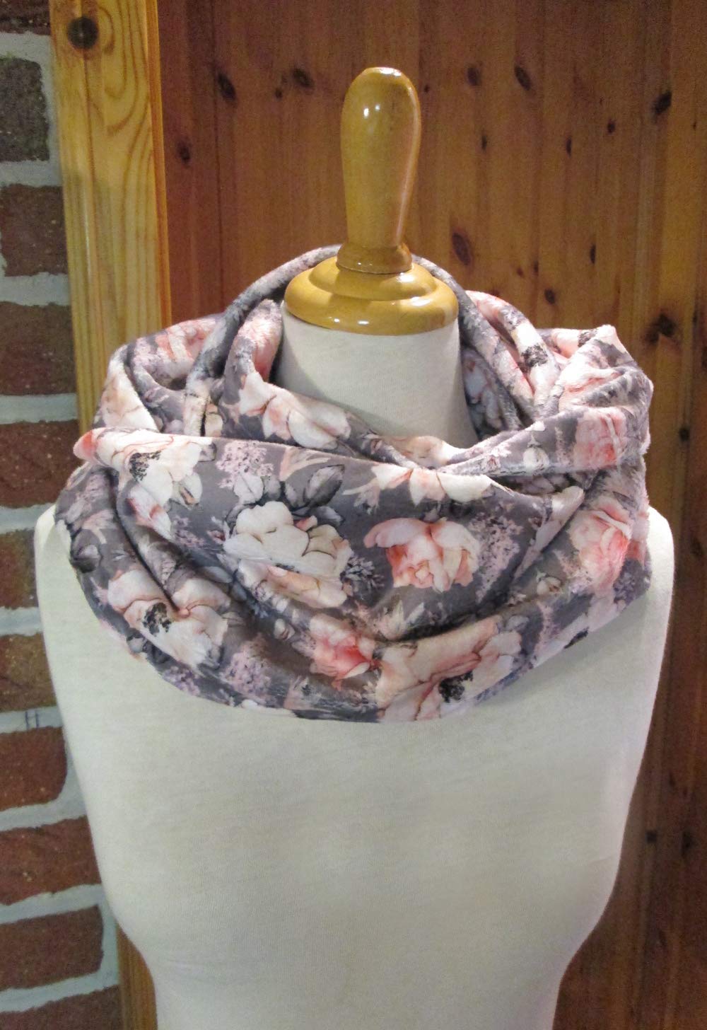 ROSENPRINZESSIN romantischer kuscheliger XL Schal mit Rosen Blüten Loop hellgrau rosa apricot