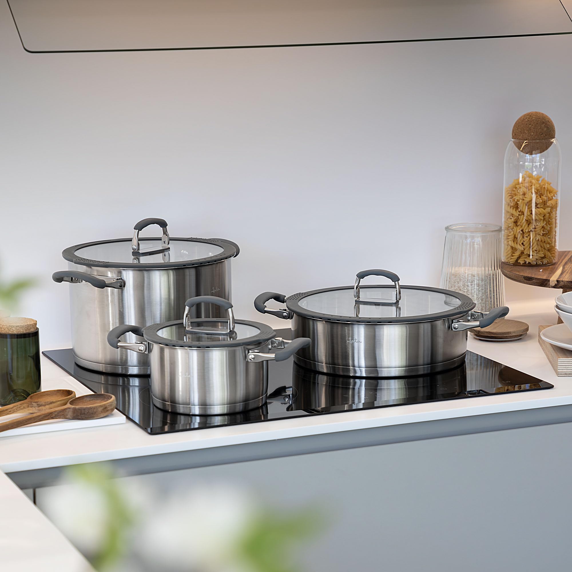 JATA HOGAR HBAT2552 - Set de Ollas Apilables de Acero Inoxidable 304, 3 Ollas con Tapas de Cristal, Asas Plegables con Silicona, Ahorro de Espacio, Aptas para Inducción, Gas y Vitrocerámica