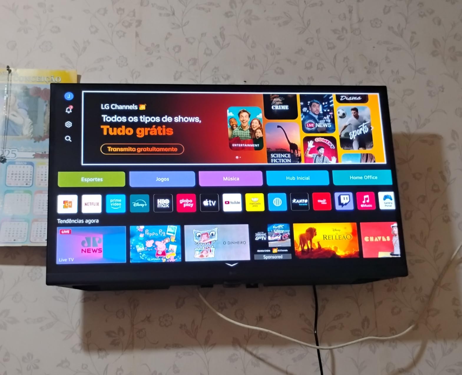 Smart TV 32″ LG HD 32LR600B Processador α5 Ger6 AI Alexa integrado LG Channels webOS 23 compatível com Controle Smart Magic