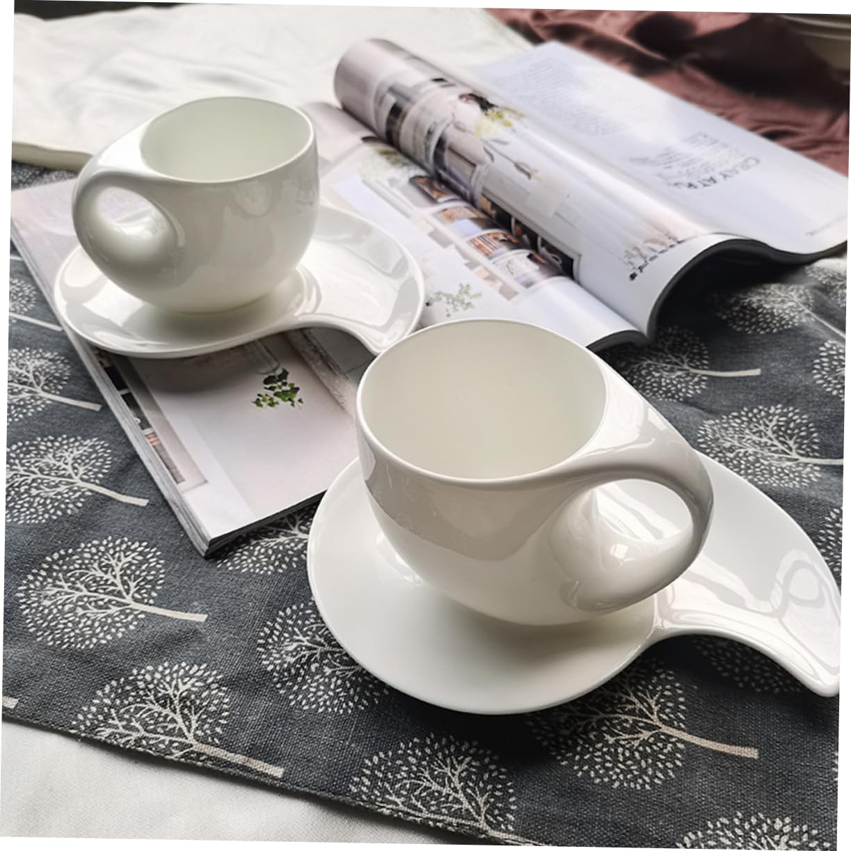 Zerodeko Kaffeetassen Satz mit Untertasse Elegantes aus Weißer Keramik 240ml Einfaches Design Kreatives Kaffeebecher Satz für Büro und Café für Familie und Kollegen