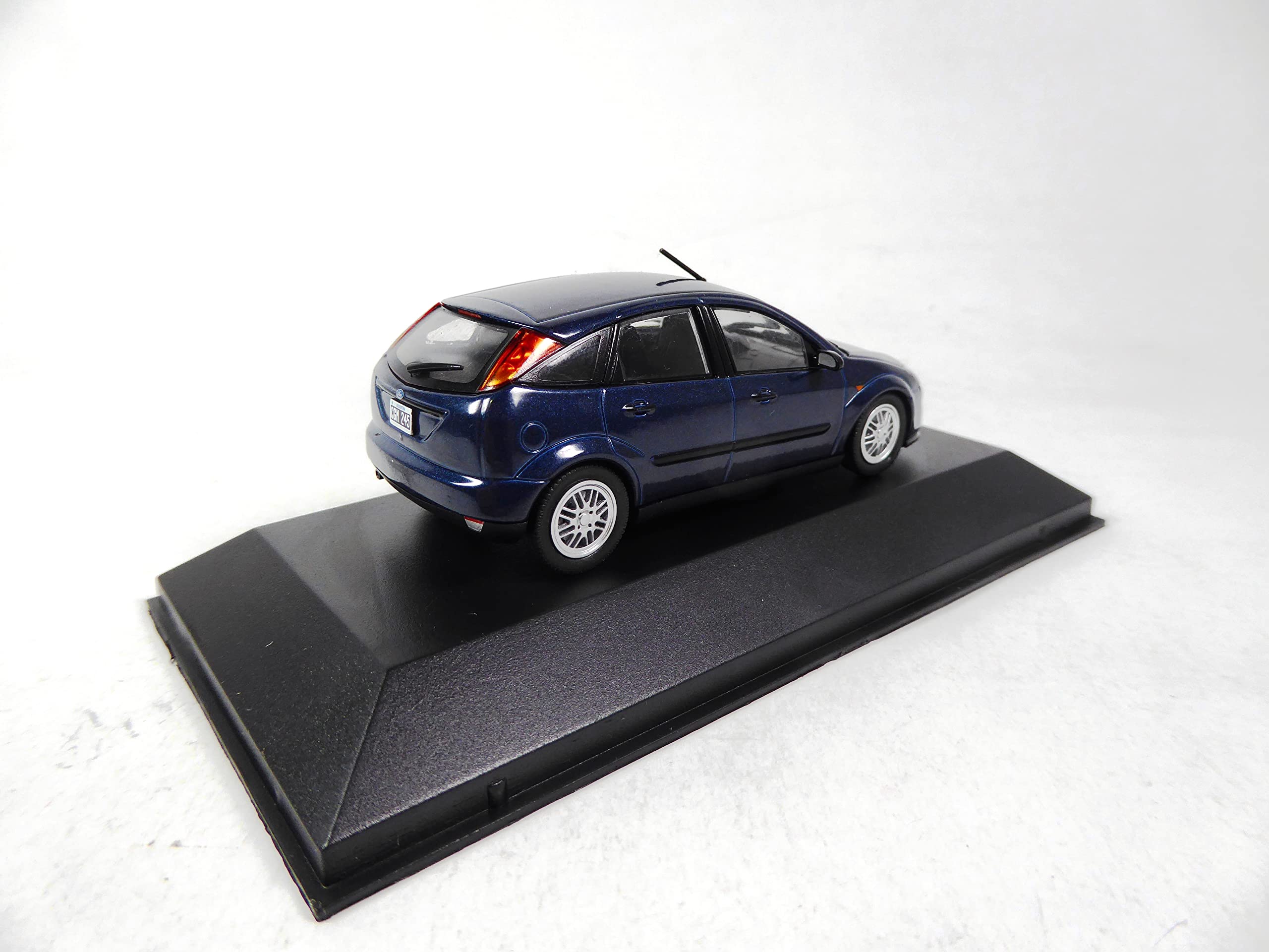 OPO 10 - Coche Ford Focus CLX 1998 - Salvat 1/43 - AR57