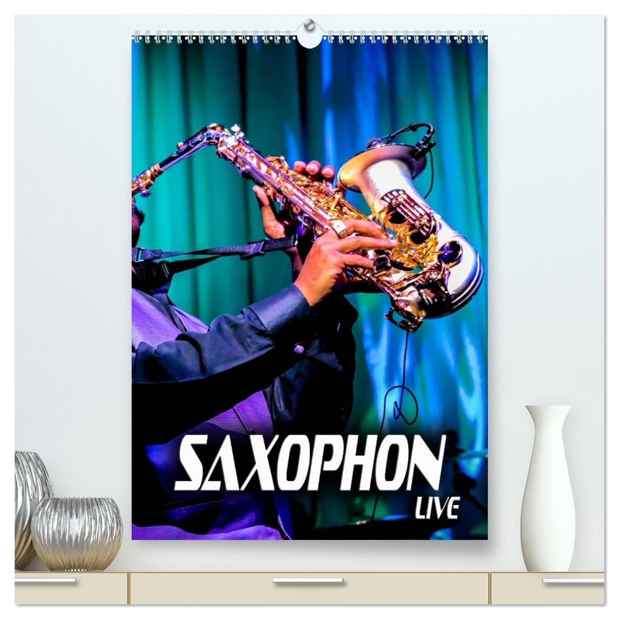 Saxophon live (hochwertiger Premium Wandkalender 2026 DIN A2 hoch), Kunstdruck in Hochglanz: Atmosphärische Konzertfotografien und faszinierende Bilder verschiedener Saxophone (CALVENDO Kunst)