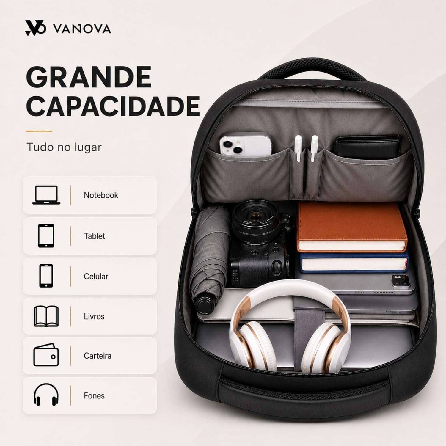 Imagem frontal de uma mochila em fundo claro e suave, destacando seus conteúdos.