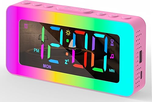 Reloj digital pequeño para dormitorio, fácil de configurar, pantalla de dígitos coloridos, 8 luces nocturnas RGB, volumen de 16 niveles, regulable,