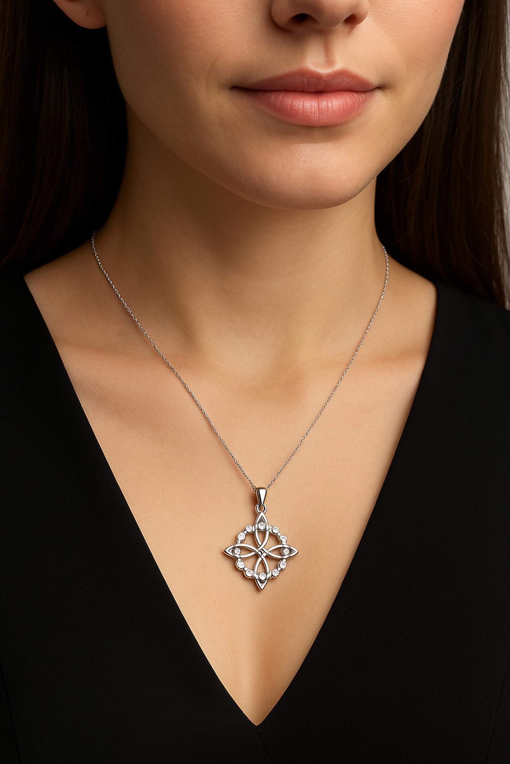 Ekonat- Colgante Nudo de Bruja Plata de Ley 925 para Mujer – Amuleto de Protección Celta con Piedras Blancas – Collar Elegante Regalo Espiritual