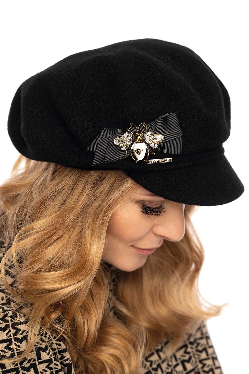 Vivisence Invierno Gorro para Mujeres Elegante Hecho A Mano con Lana Decorado con Cinta De Reps Negra Y Broche con Piedras Días Fríos
