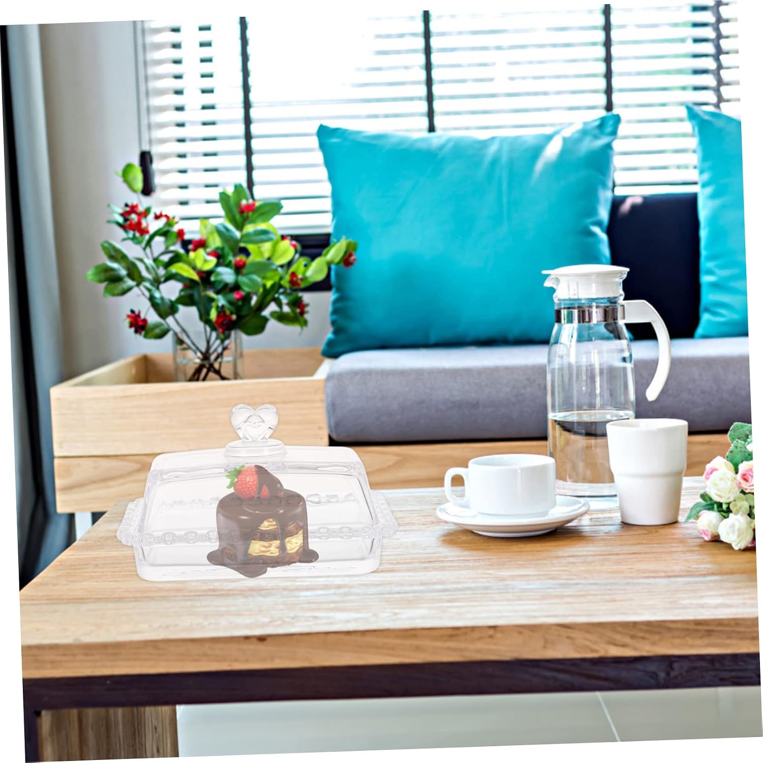 SOLUSTRE Clear Glass Cake Stand with Lid Elegant Dessert Serving Tray for Cakes Cupcakes and Pies Sturdy Display Plate for Parties Weddings and Special Occasions