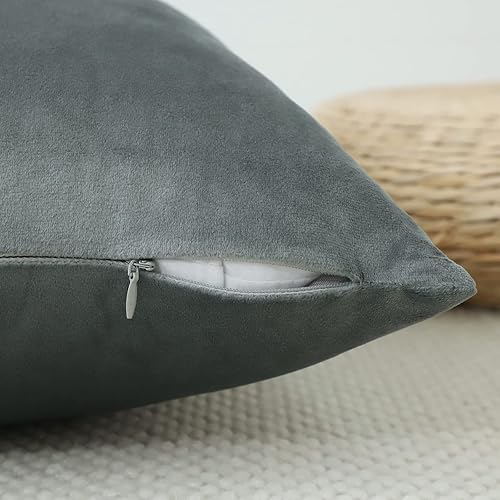 Miniatura 4 de OTOSTAR Juego de 2 fundas de almohada cuadradas de terciopelo gris y blanco con retazos de cuero dorado, modernas, minimalistas, cuadradas, para