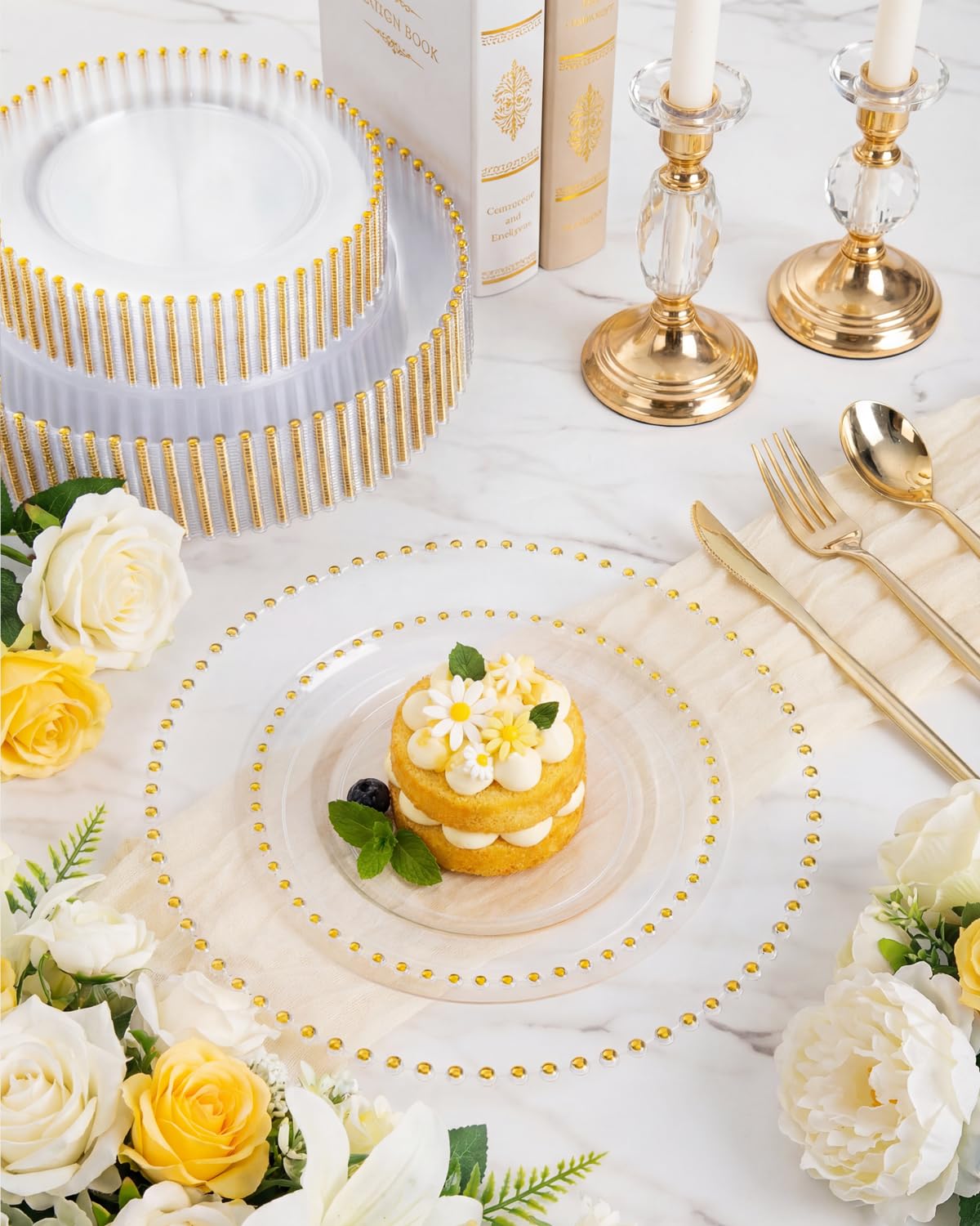 supernal Service de table doré transparent 180 pièces pour fête de mariage | Assiettes en plastique transparent avec bord perlé doré, assiettes jetables élégantes avec argenterie en plastique doré et