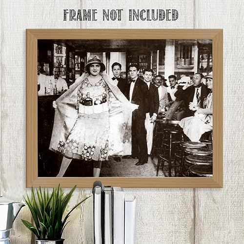 Miniatura 6 de Lone Star Art Escondido en una escena divertida póster sin marco de 11 x 14 pulgadas - Foto retro vintage - Speakeasy & Bootleggers - Foto de bar de