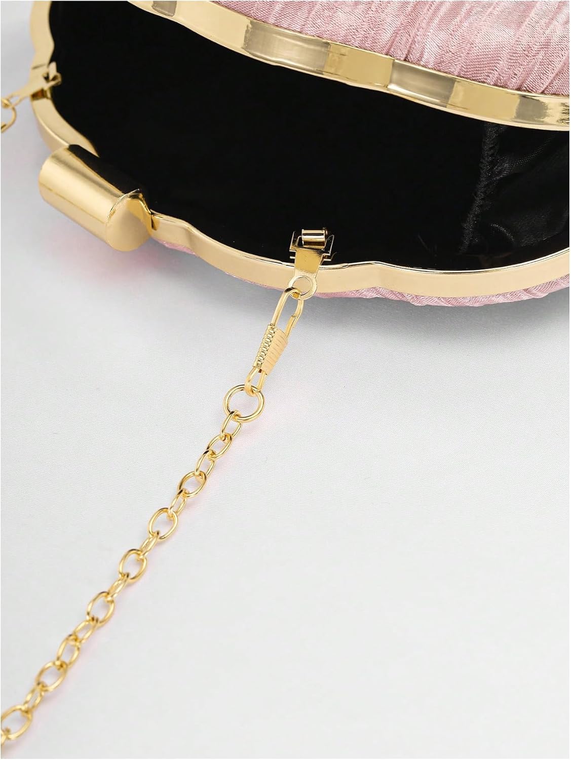 QWINEE Women's Shell Shaped Clutch Purse Ruched Mini Crossbody Bag Elegant Evening Handbag with Chain Strap