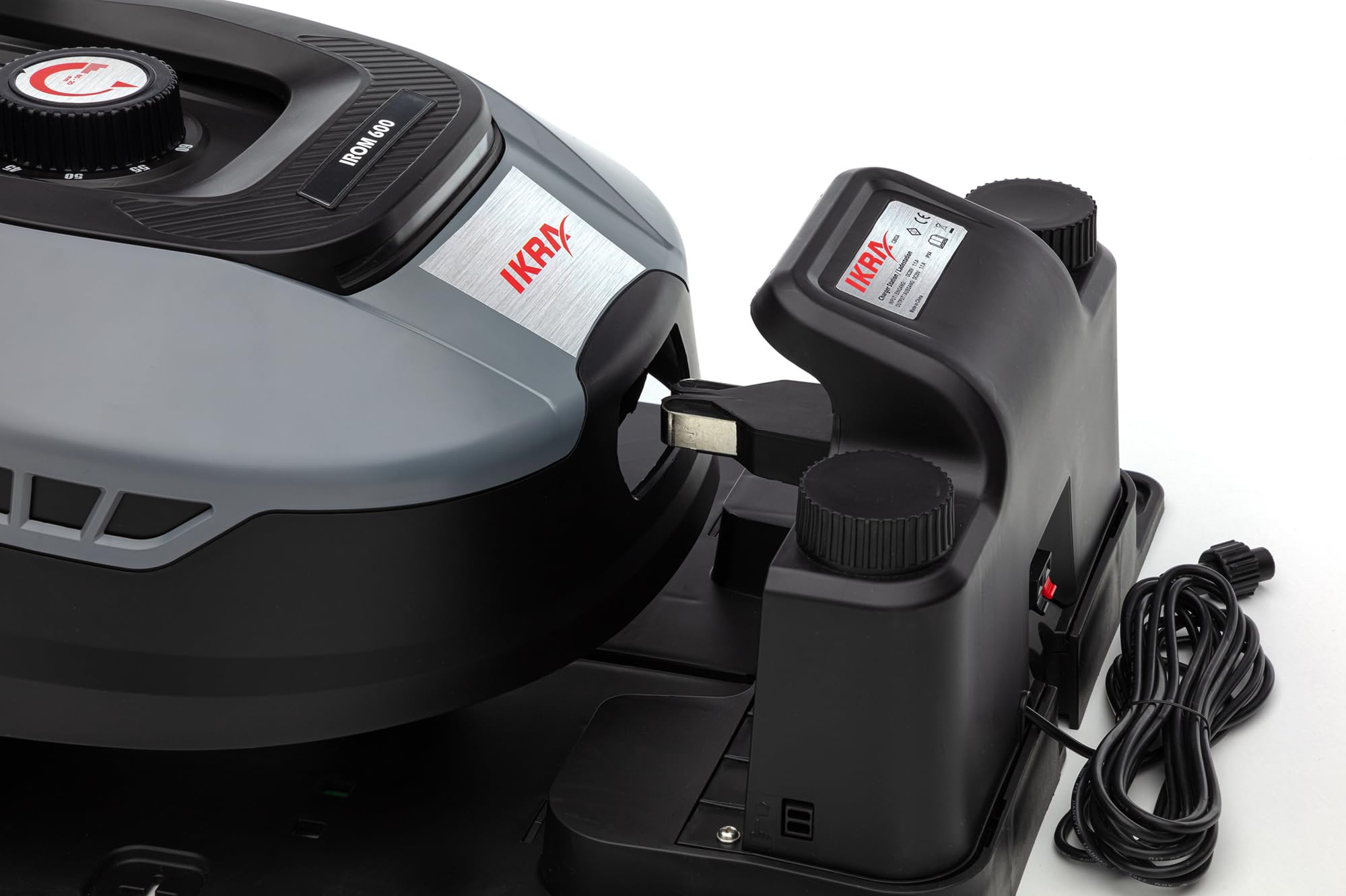 IKRA Robot cortacésped iROM 600 para céspedes de hasta 600 m², WiFi o Bluetooth, Control por App, multizona, Incl. estación de Carga & Sensor de Lluvia, 6 Cuchillas de Repuesto