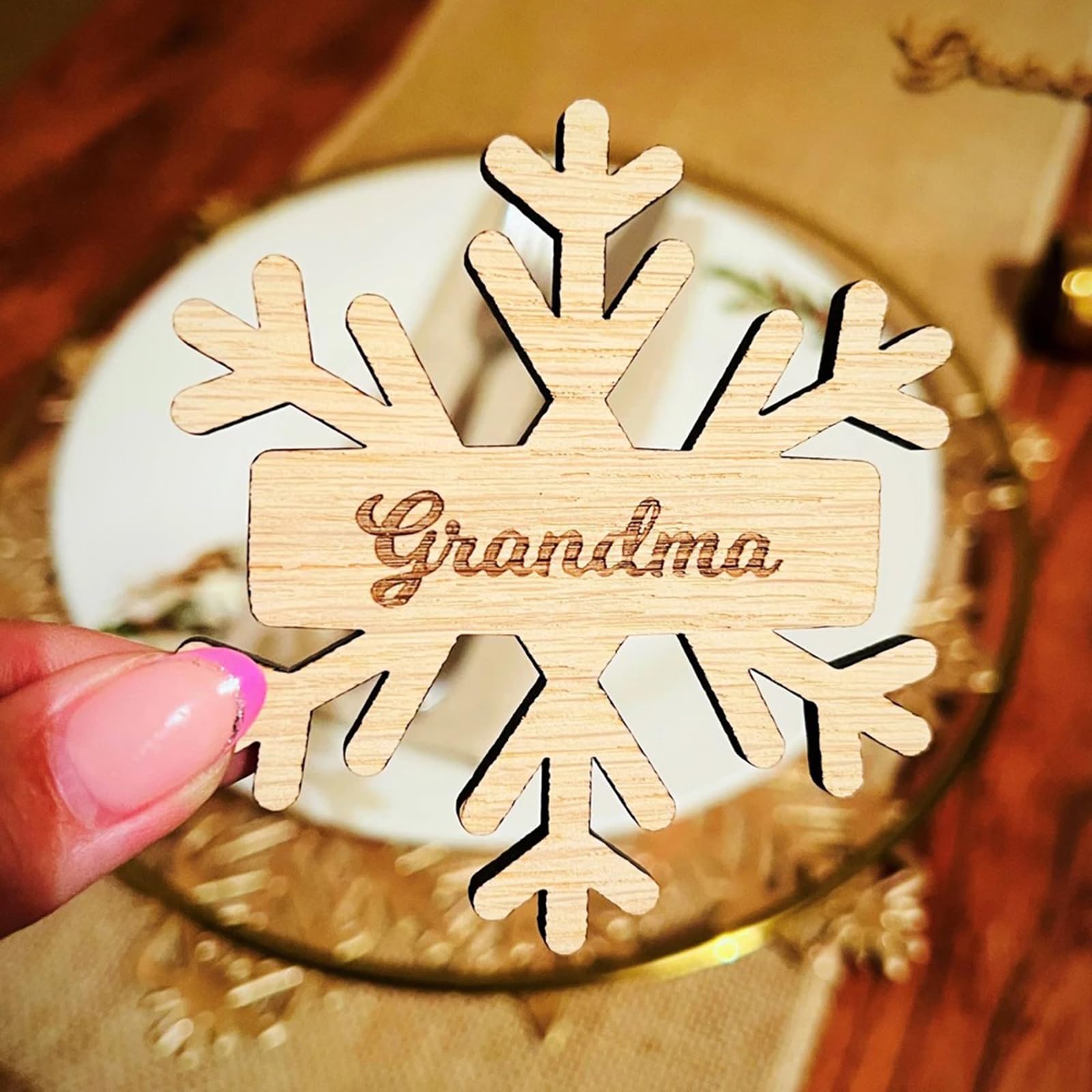 Personalisierbare hölzerne Weihnachts-Schneeflocken-Platzkarten, individuelle Namensschilder für Hochzeit, Tischdekoration, Gast-Geschenkanhänger (30 Stück)