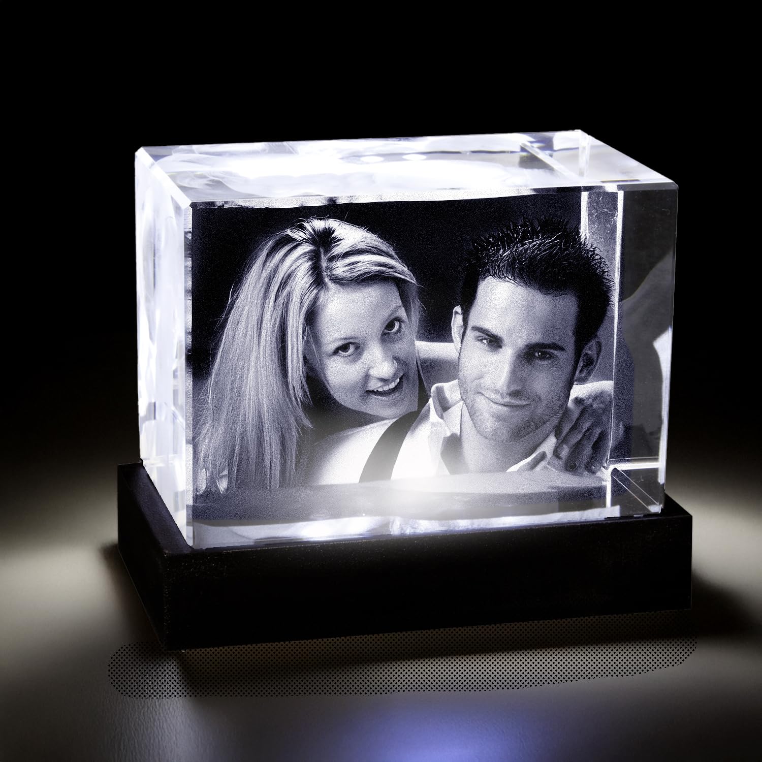 contento | 3D Glasfoto | Foto in Glablock gelasert | Hochwertiges Kristallfoto | Personalisiertes 3D Glas-Geschenk | (Glasblock, M Querformat (90x60x60mm) inkl. Sockel | bis 3 Personen/Tiere