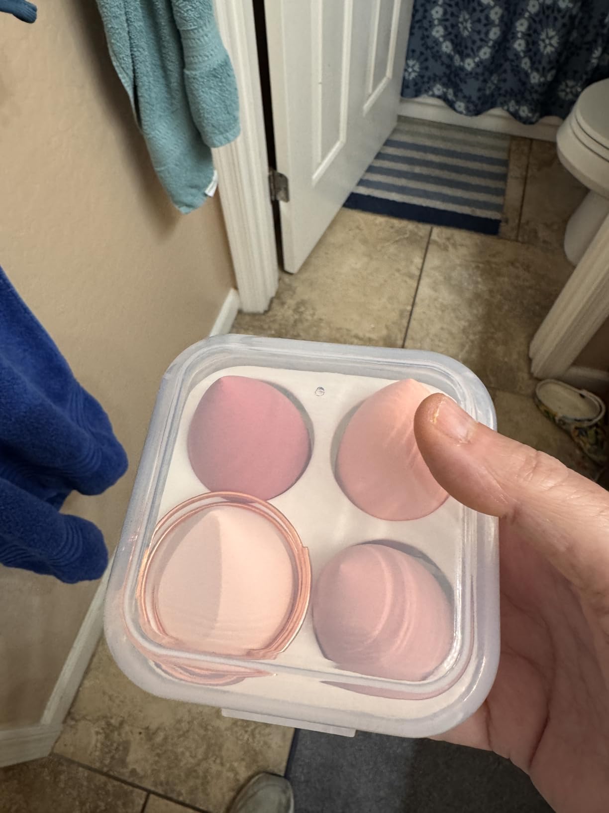 Leeshine Makeup Sponges Set - Beauty sponges Blending Blenders with 1 Holder and Egg Case, Flawless for Cream, Powder and Liquid (Pink, 4Pcs+1Holder+ case)