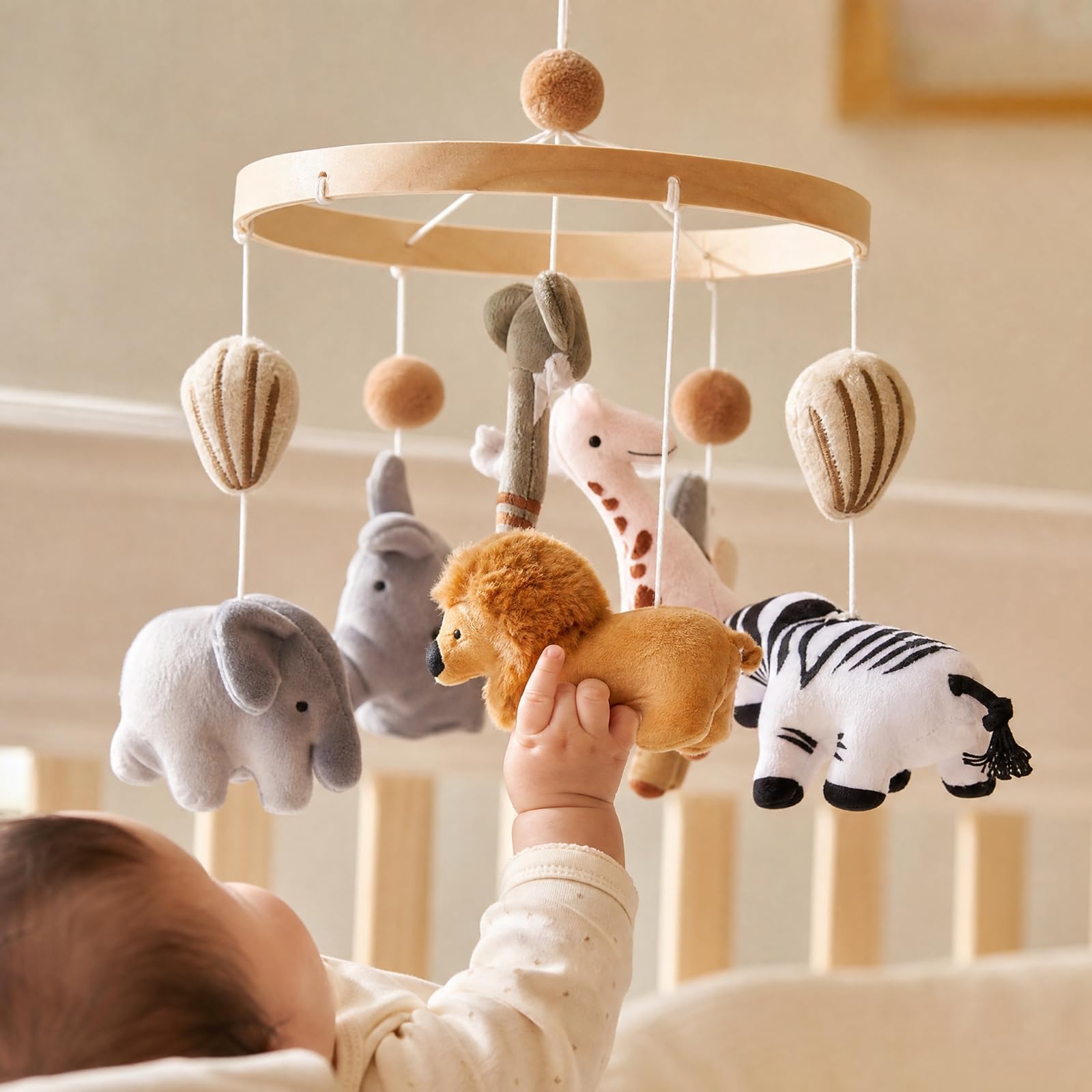 Harilla Giostrina con Animaletti di Peluche Morbido Giocattolo Sensoriale da Appendere Leggero per Camera dei Bambini