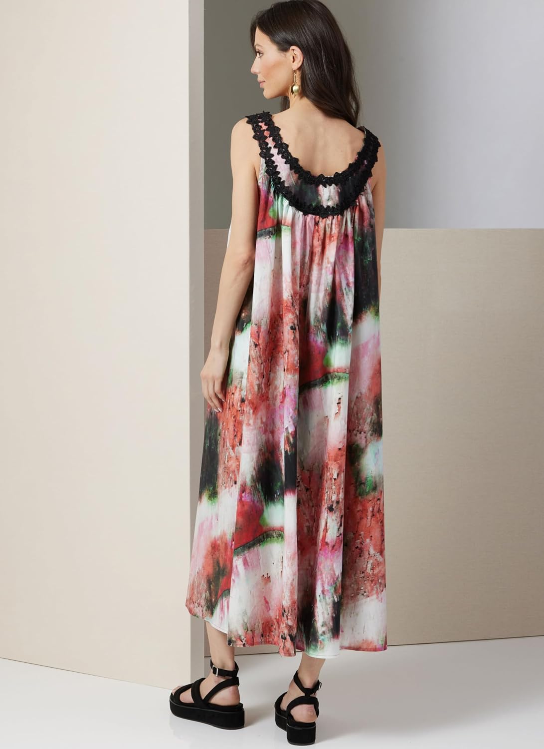 Vogue Misses' Loose-Fitting Flared Tent Dress Sewing Pattern Packet, Design Code V2026, 16-18-20-22-24, Multicolor