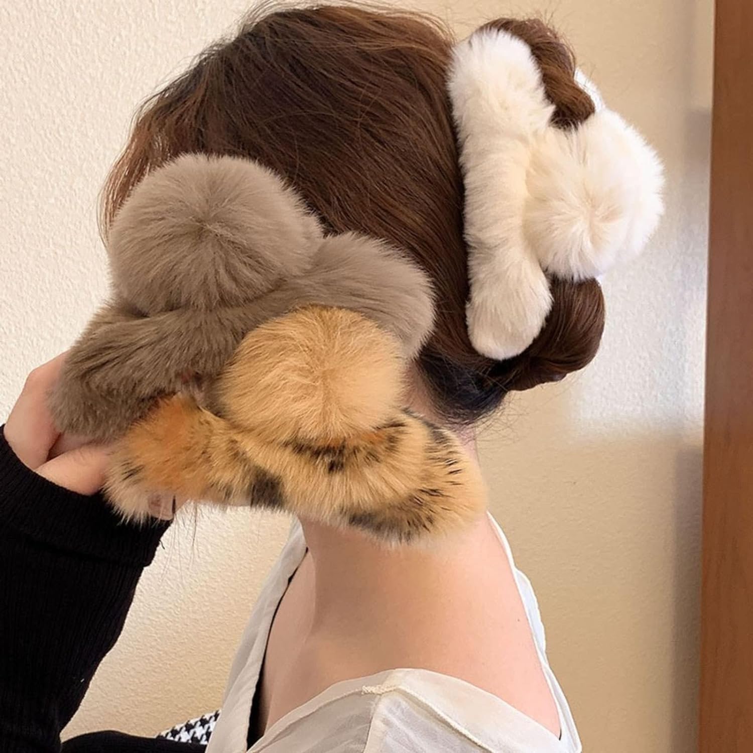 BEETO 3pcs 5.1Inches Faux Fur Hair Clips,Plush Hair Claw Clips, Large Fuzzy Claw Clip for Thick Thin Hair, Claw Clips Fluffy Hair Clip for Women Girls