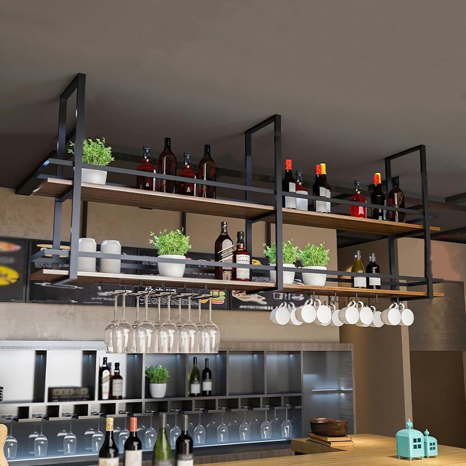 Casier à vin de plafond pour sublimer votre cuisine américaine et ranger vos verres suspendus