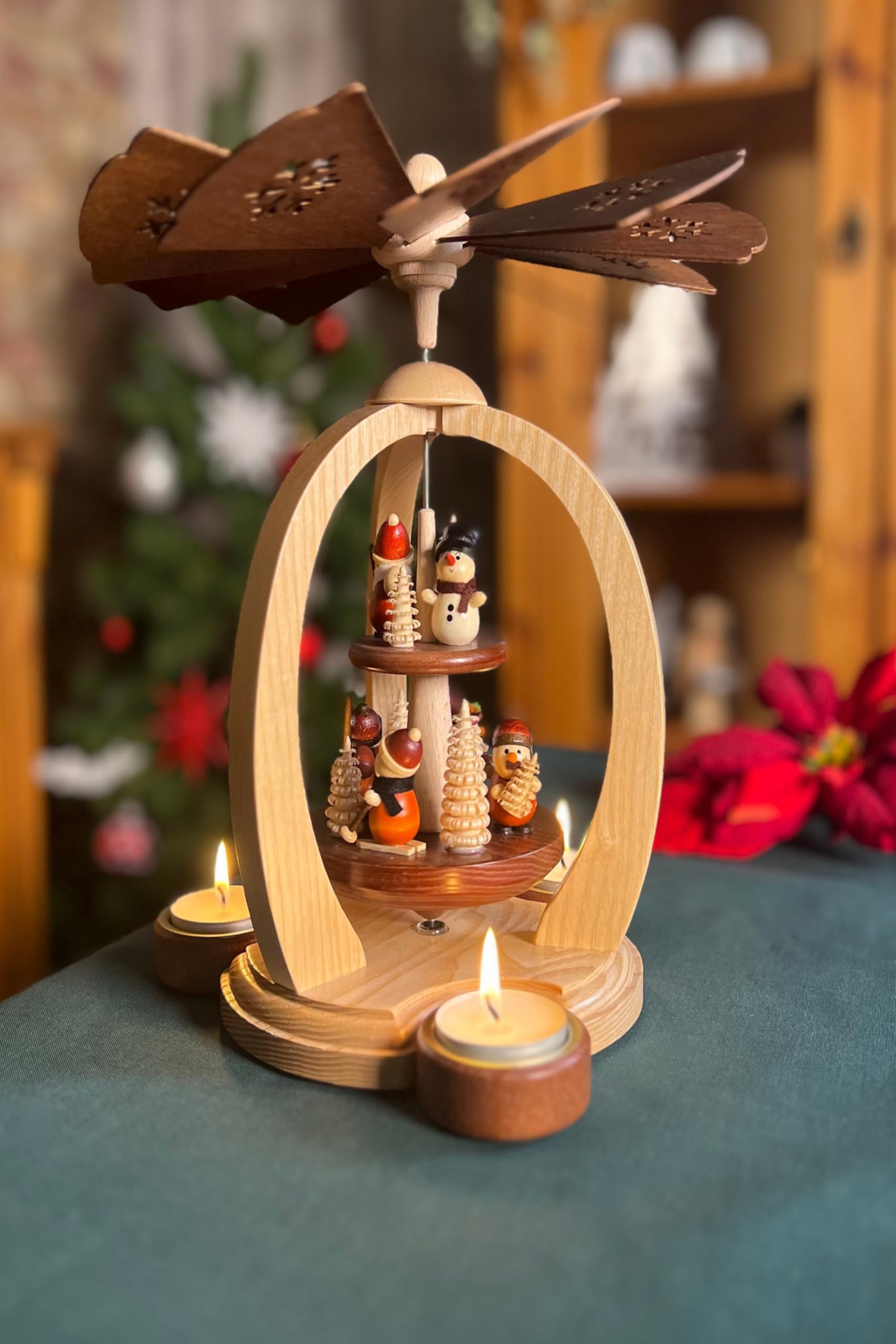 Erzgebirge Palast 2-stöckige Pyramide Waldleute zur Weihnachtszeit - Exklusiv - 26 cm