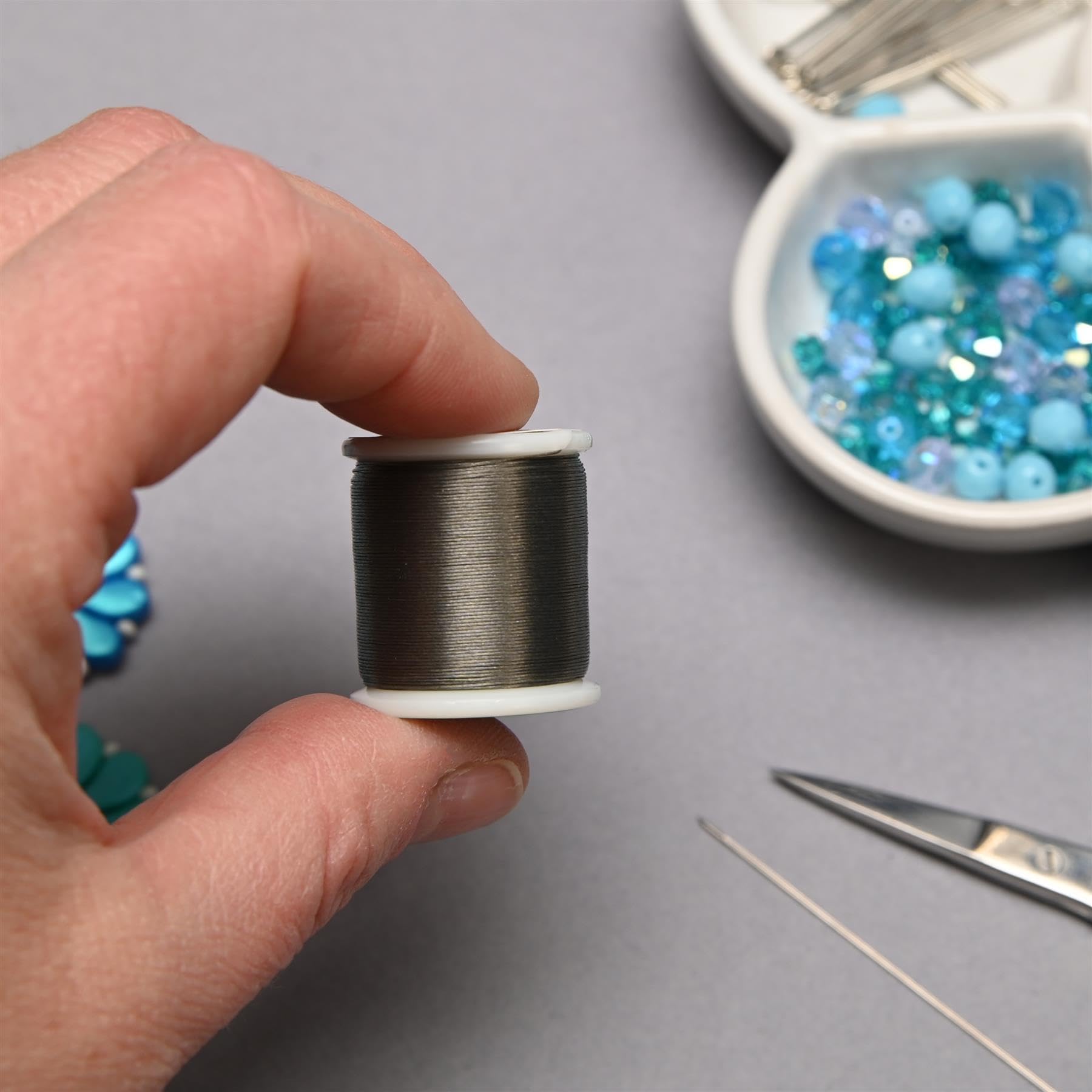 Boîte de 12 bobines de fil KO en nylon, 100 % nylon japonais pré-ciré, résistant aux nœuds, 50 m, pour projets de perles, travaux de tissage, tissage de perles