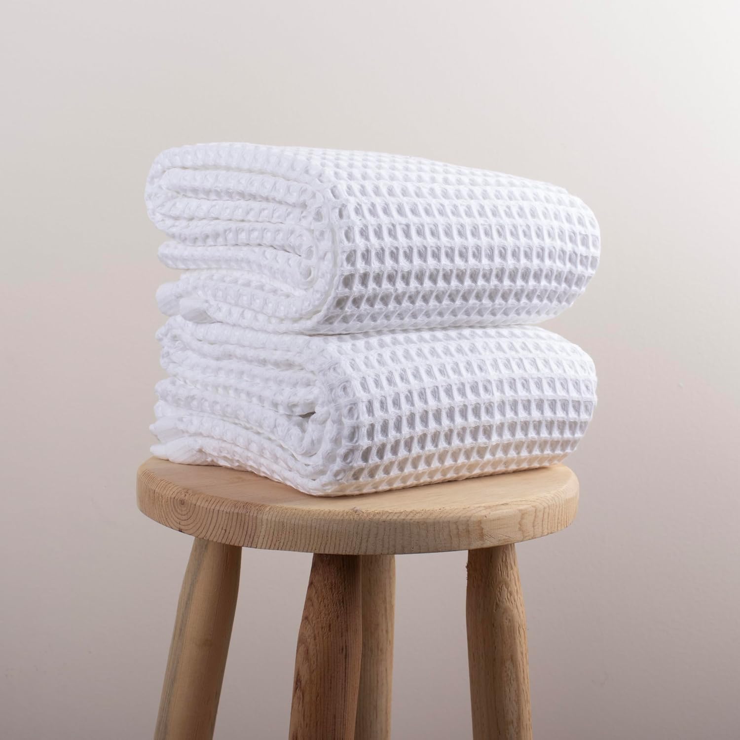 PÜSKÜL Pack of 2 Waffle Bath & Spa Towels - Premium 100% Turkish Organic Cotton - Quick Dry Thin Bath Towel for Bathroom - Made in Turkey (White, 32x63 inch)
