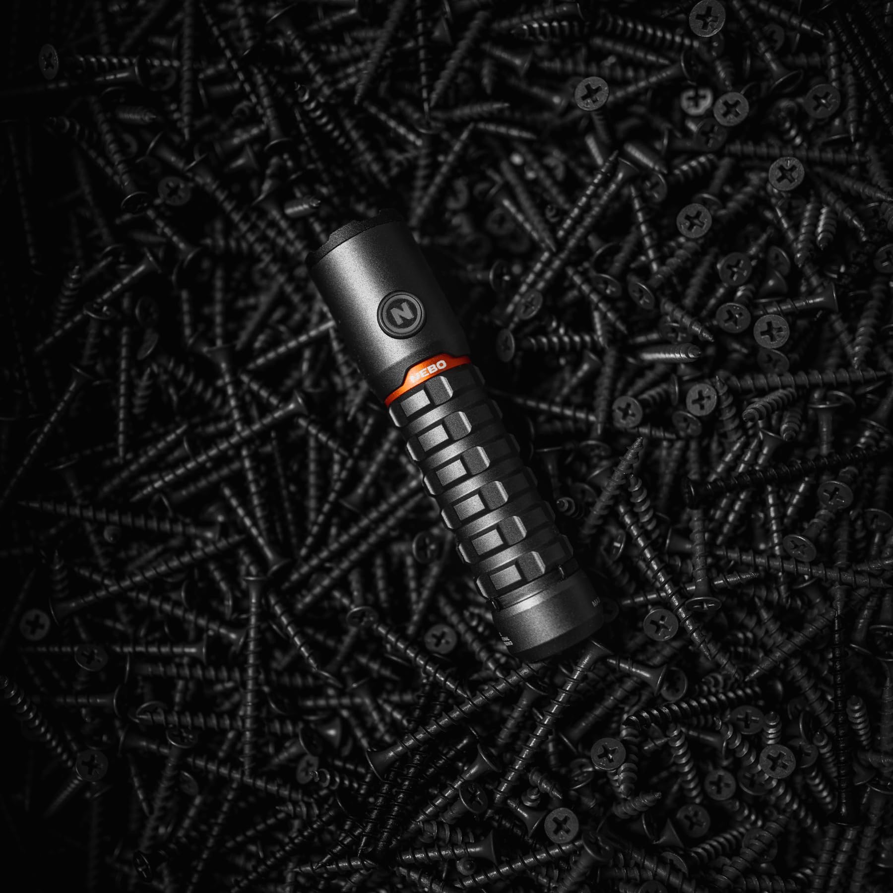 NEBO Torchy 2K - Torcia Tascabile e Luce da Lavoro - Torcia da Campeggio Ricaricabile USB-C - Con 5 Modalità di Illuminazione - Fino a 30 Ore di Utilizzo,Nero