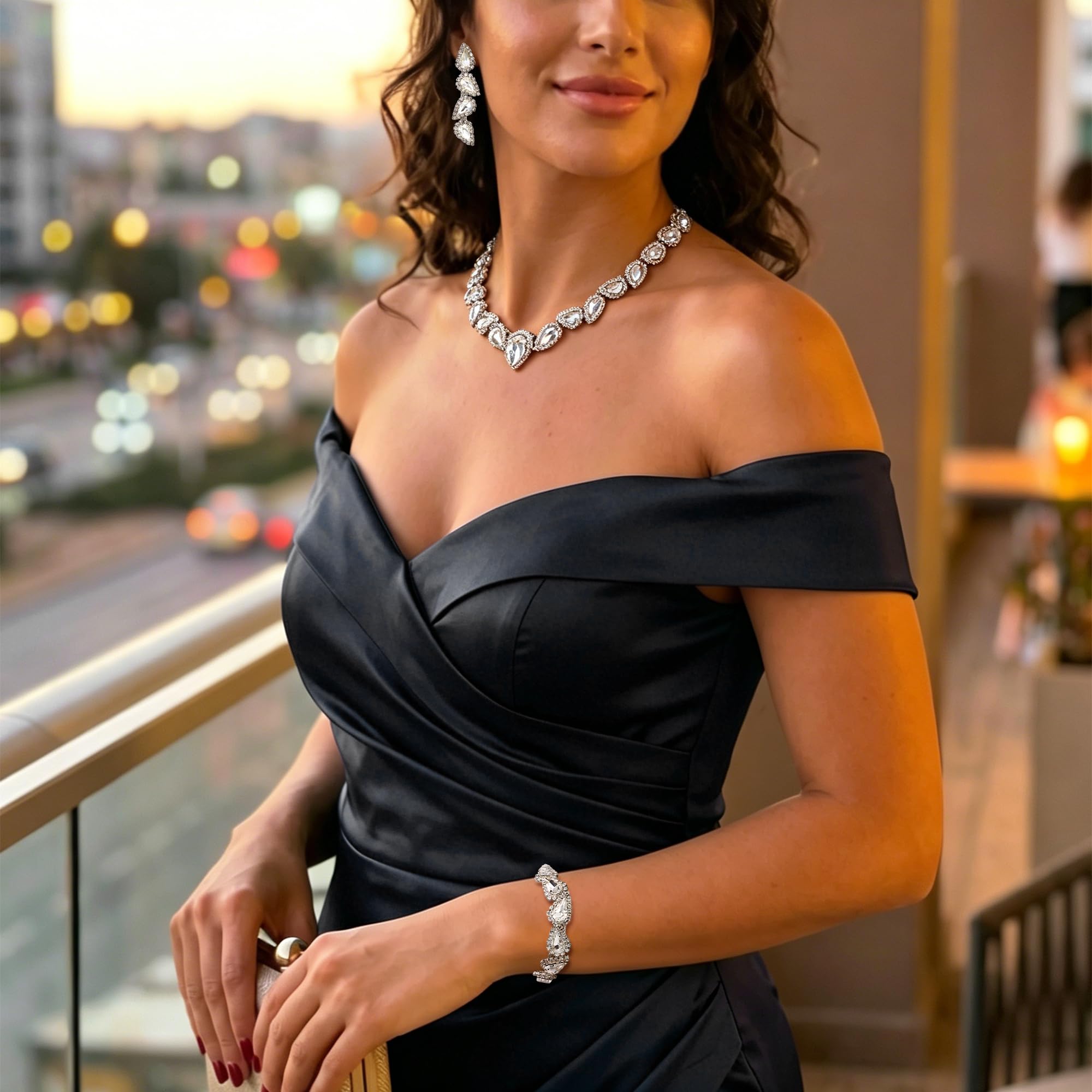 Crysdue Juego de joyas de diamantes de imitación, collar de corte redondo en forma de lágrima, collar y aretes para mujer
