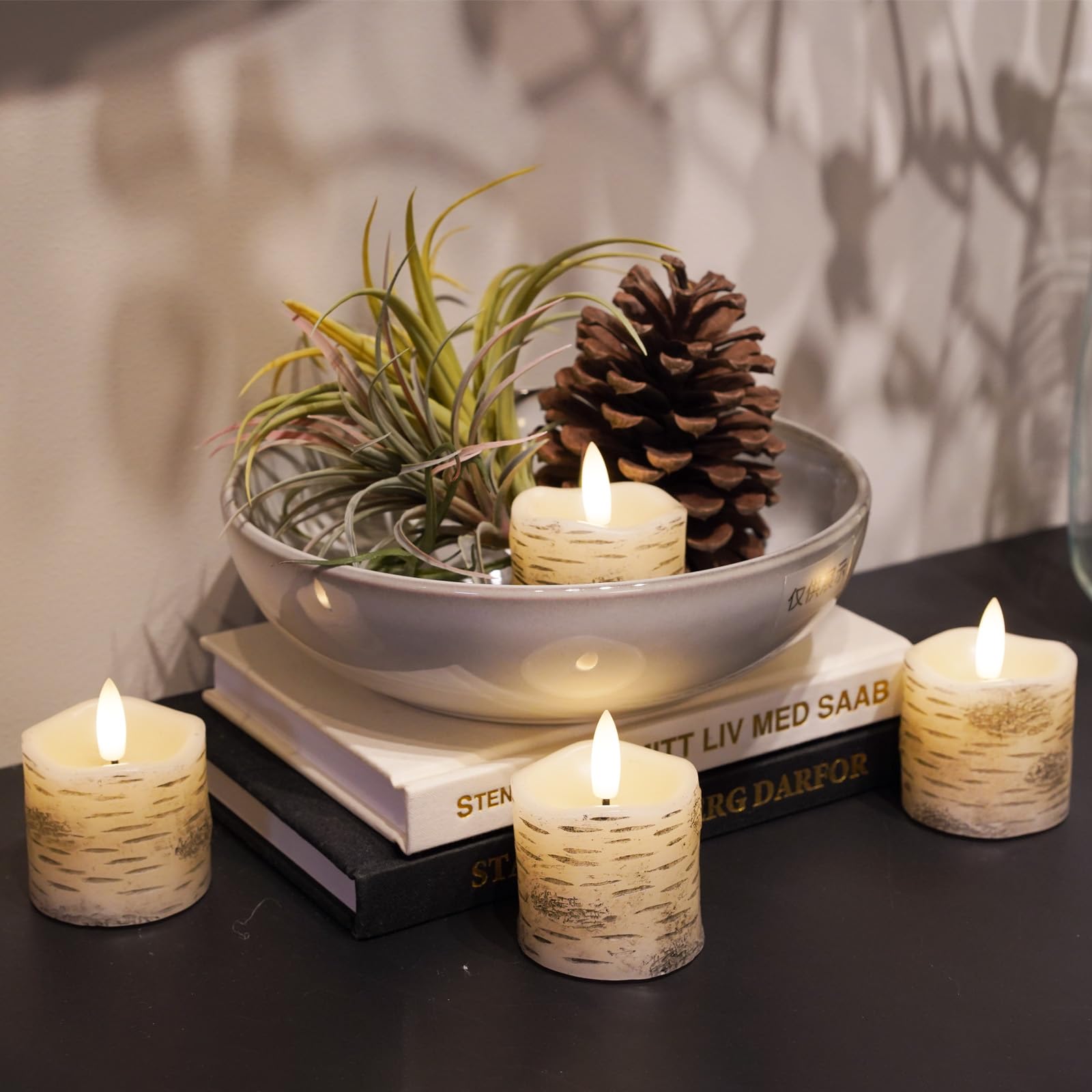 Rhytsing 4 Białe świeczki LED imitujące białą brzozę z timerem, bez płomienia, wykonane z prawdziwego wosku, bateriowo zasilane świeczki typu tealight na Boże Narodzenie - średnica 5cm