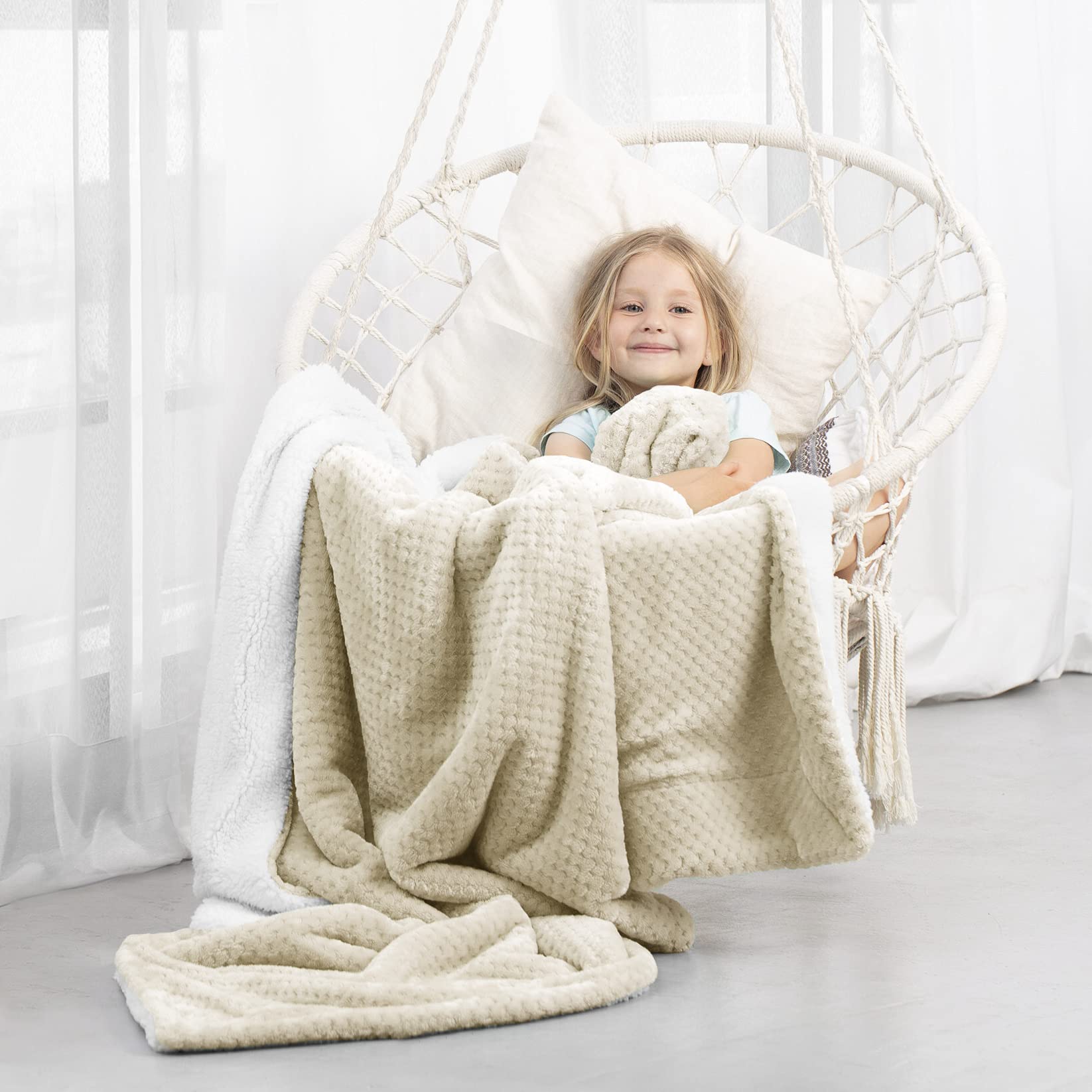 Couverture Sherpa Douillette 130x180 Cm AmeliaHome - Aspect Peau D'Agneau Beige - Polyester Chauffant