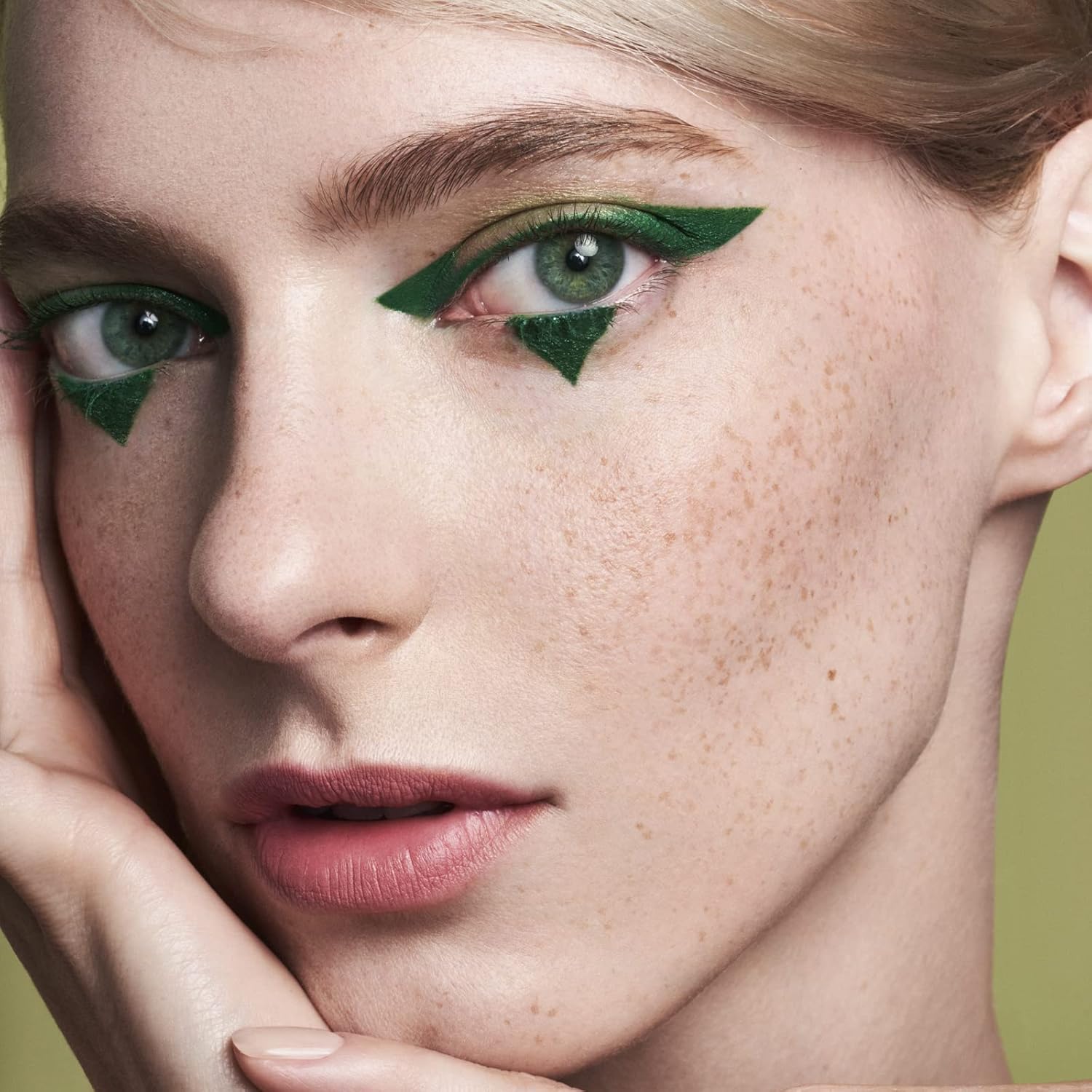 Nouba Gleaming Waterproof Eye Liner - Colorful, Long Lasting Liquid Liner with Ultra-Fine Tip, Green