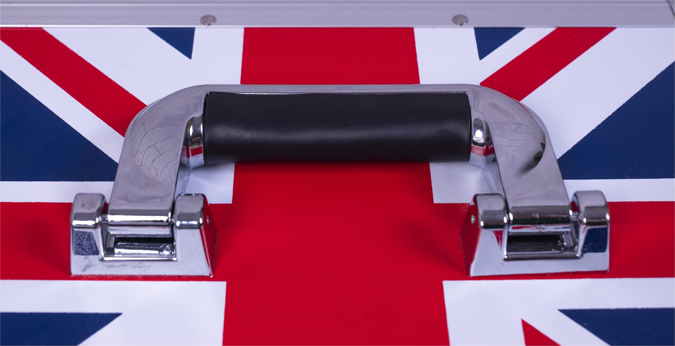 Euro Style Album Case tiene capacidad para 70 discos con bisagras de elevación y un cierre de mariposa, diseño de Union Jack