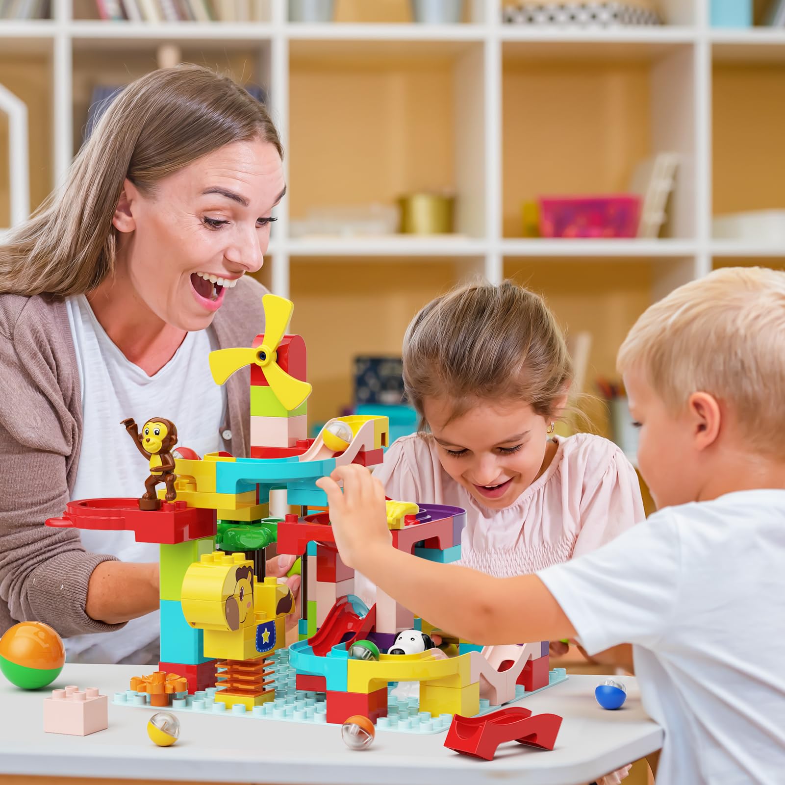 burgkidz Pista di Biglie con figure di animali e tiro alla palla, 88 pezzi di piste di marmo per bambini, giocattoli da costruzione, set di mattoncini, regalo educativo per 3+ anni ragazzi e ragazze