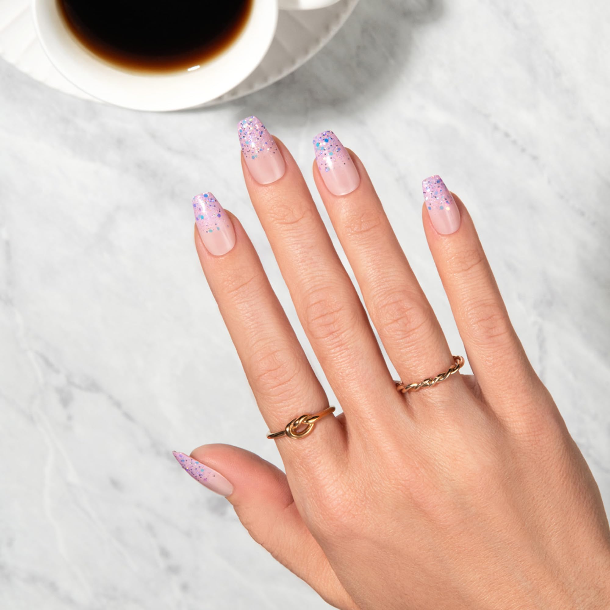 KISS sztuczne paznokcie Gel Fantasy "Winter Sparks", brokatowy french, Średni Coffin – 28 sztucznych paznokci w jakości salonowej do naklejania DIY, 2 g klej, 1 patyczek do manicure, 1 mini pilnik