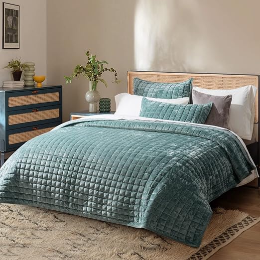RECYCO Luxury Velvet Quilt Set King Size, Lightweight Velvet Comforter Set, Oversized Bedspread Coverlet Quilted Bedding Set, with 2 Matching Pillow Shams, for All Season, Aqua Green