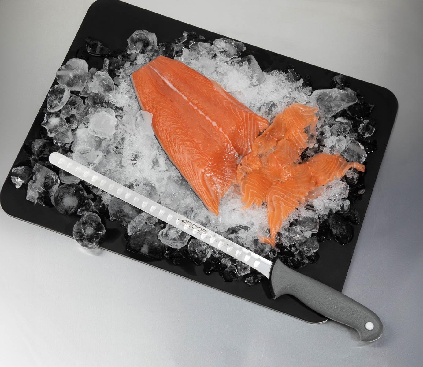 Arcos Serie Colour Proof - Cuchillo Salmón - Cuchillo Pescado - Hoja 12" Acero Inoxidable Nitrum - Mango Polipropileno Cubierto por Elastómero Color Negro - Ideal para Uso Profesional e Higiene.