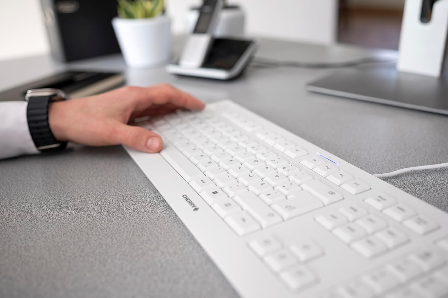 CHERRY KC 1000, Wired Keyboard, German Layout (QWERTZ), Plug & Play via USB Port, Flat Design, Silent Typing, Grey White