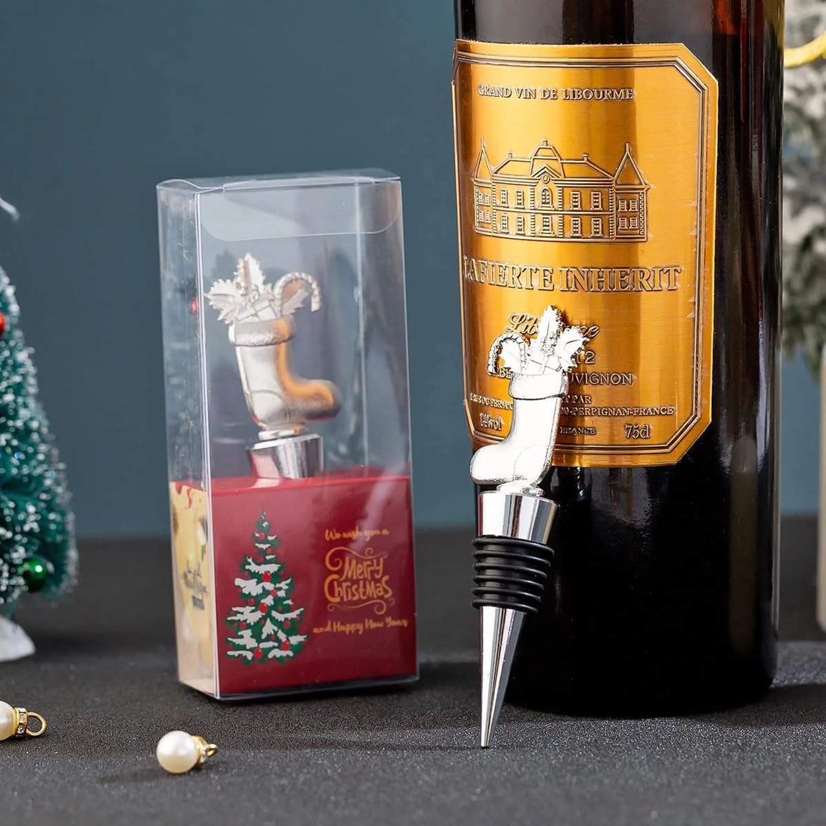 2pcs Christmas Wine Bottle Stoppers, Xmas Sock Shape Bottle Stoppers, Individual Package Reusable Alloy Christmas Tree Wine Stopper Suitable for Xmas Party, Wine Accessories Gift for Hostess