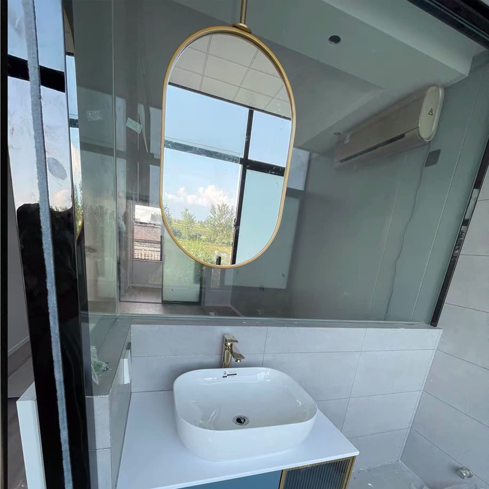 Miroir ovale transparent haut de gamme à cadre en métal doré raffiné
