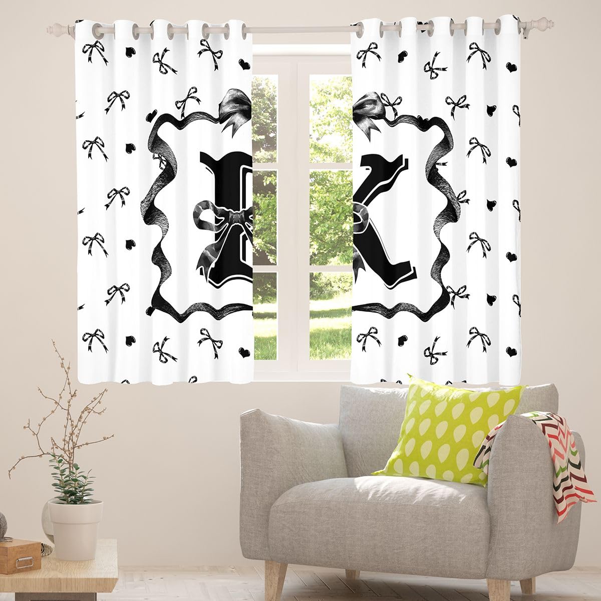 Homewish Czarno-białe zasłony okienne z kokardą, 132 x 160 cm, 2 zestawy paneli – czarne kokardki z monogramem K czarne kokardki zasłony zaciemniające dziewczęca modna muszka ozdoby okienne zasłony