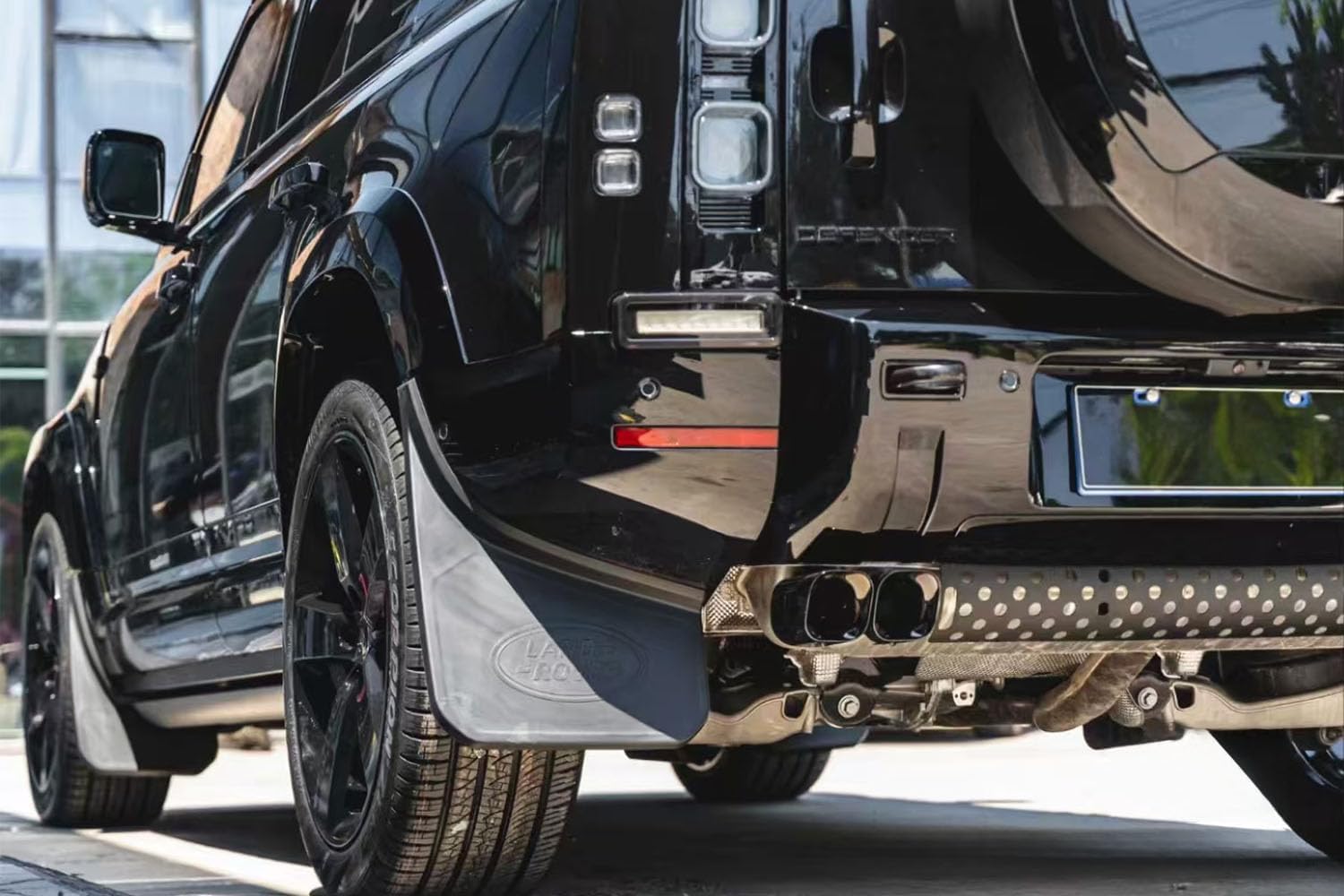 diesel variant Exhaust Pipe Trim Kit for 2020-2026 LR Defender 110/130/90 Dual Exhaust Pipe mask Exhaust Modification Decorative Exterior Accessories with Tail Pipe Decoration Guard Board