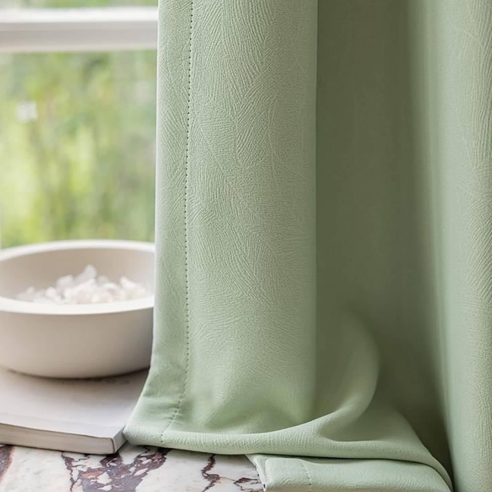 2 Panneaux Rideaux Occultant, Rideau Occultant Thermiques Polyester à Crochets Uni Épaissir avec Texture de Feuilles Fenetre Rideau Chambre Salon Intérieurs Vert Clair, 107L x 115H cm