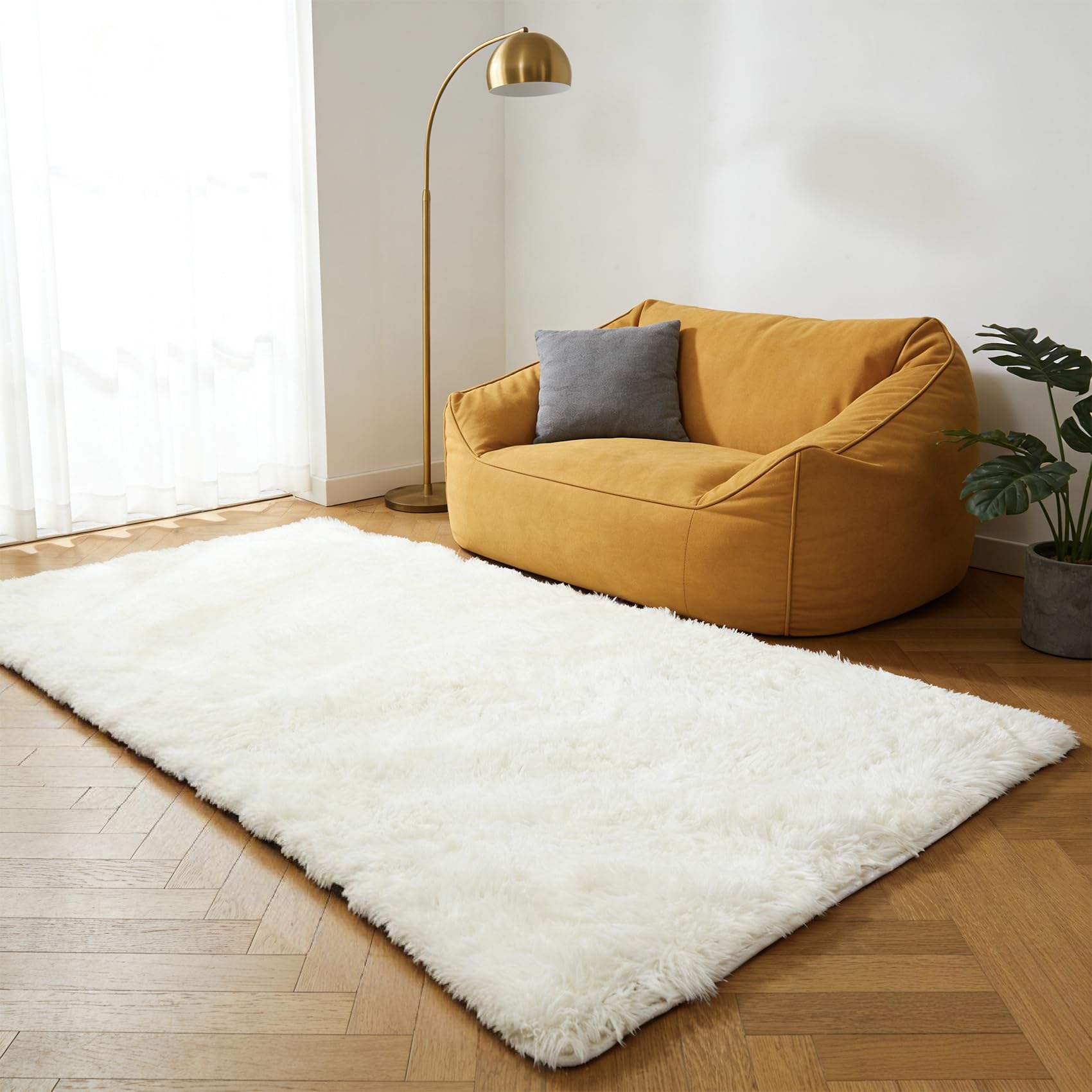 Tapis à poils longs blanc 290x190 antidérapant et très facile à entretenir