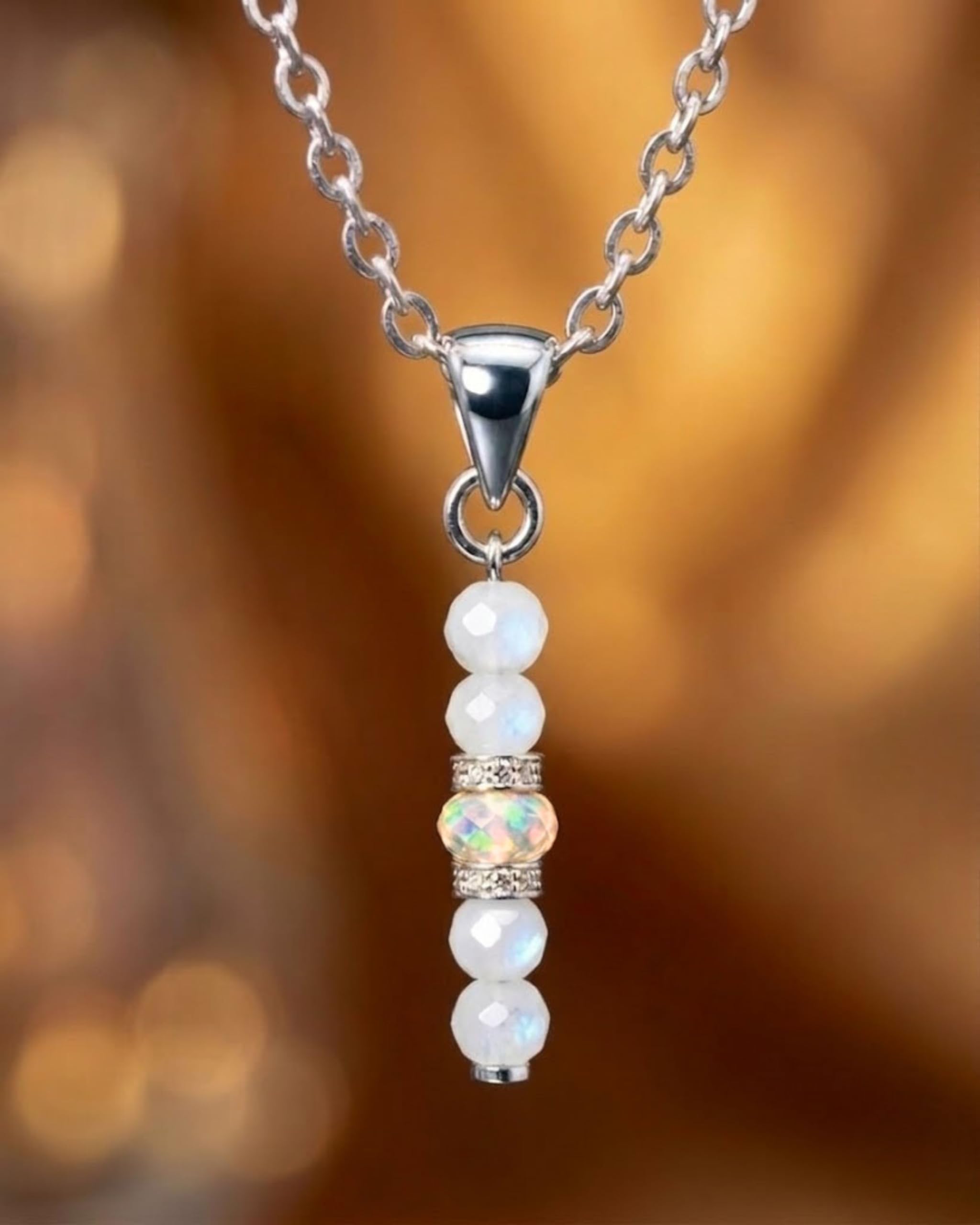 Halskette aus Naturstein und Opal für Damen - Handgefertigt aus 925er Sterling Silber, Verstellbarer Verschluss für Stressabbau und Alltagstragen - 45 cm, Geschenkbereit