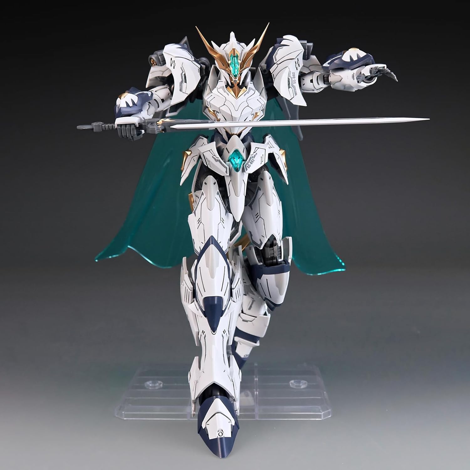 Pipigirl 1:144 Plastic Action Figures Kits, Titan Greatsword Tristan, 6.3 in Mecha Model, Easy to Assemble