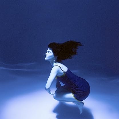 Submarine por The Marías — capa do álbum