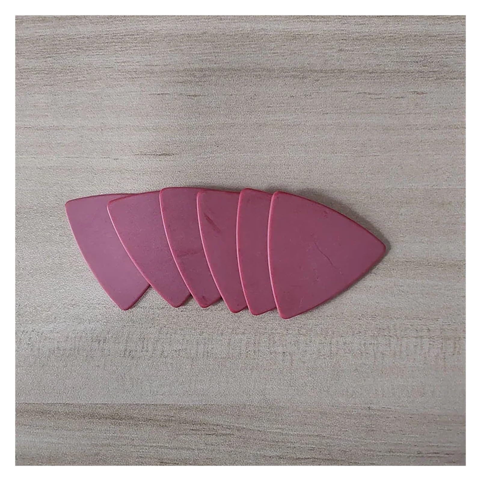 Plettri For Chitarra Triangolari Da 100 Pezzi, 1,0 Mm, Rosso | Plettri for chitarra triangolari da 100 pezzi da 1,0 mm - superficie opaca rosso scuro non stampato
