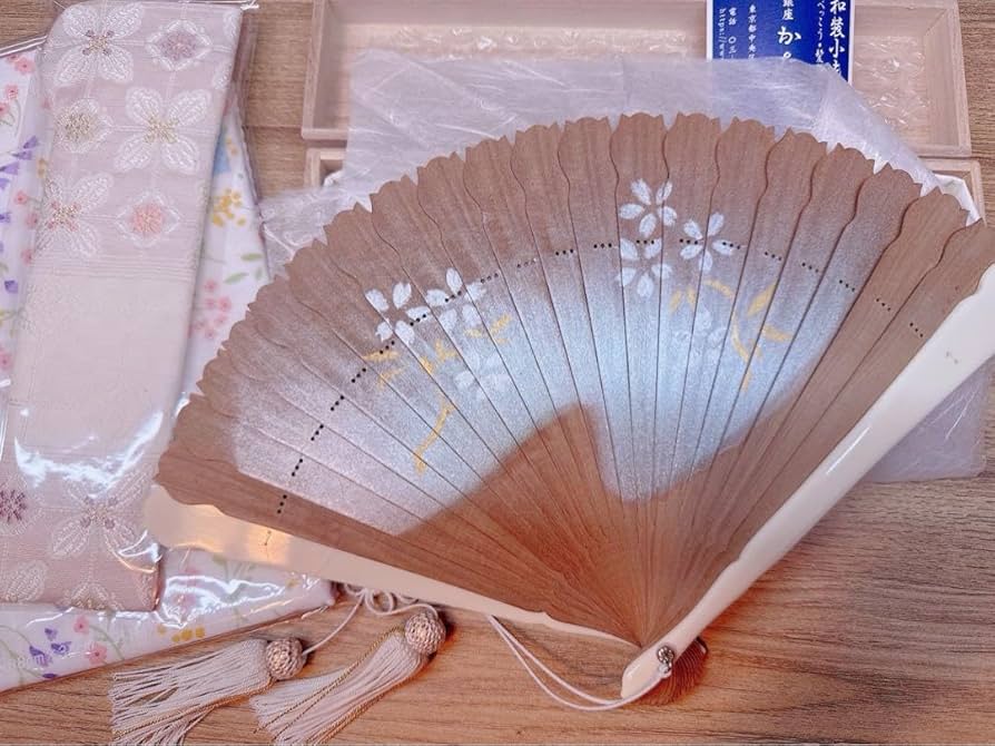 白檀扇子 扇子 白檀インド産 透かし梅（タッセル・扇子袋付／桐箱入